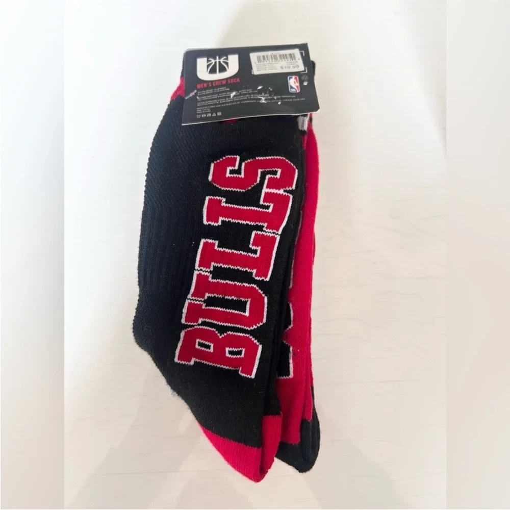 ⭐️ NEW NEW NBA Chicago Bulls Men’s Crew Socks 3-Pack Gray Red Black 6–12